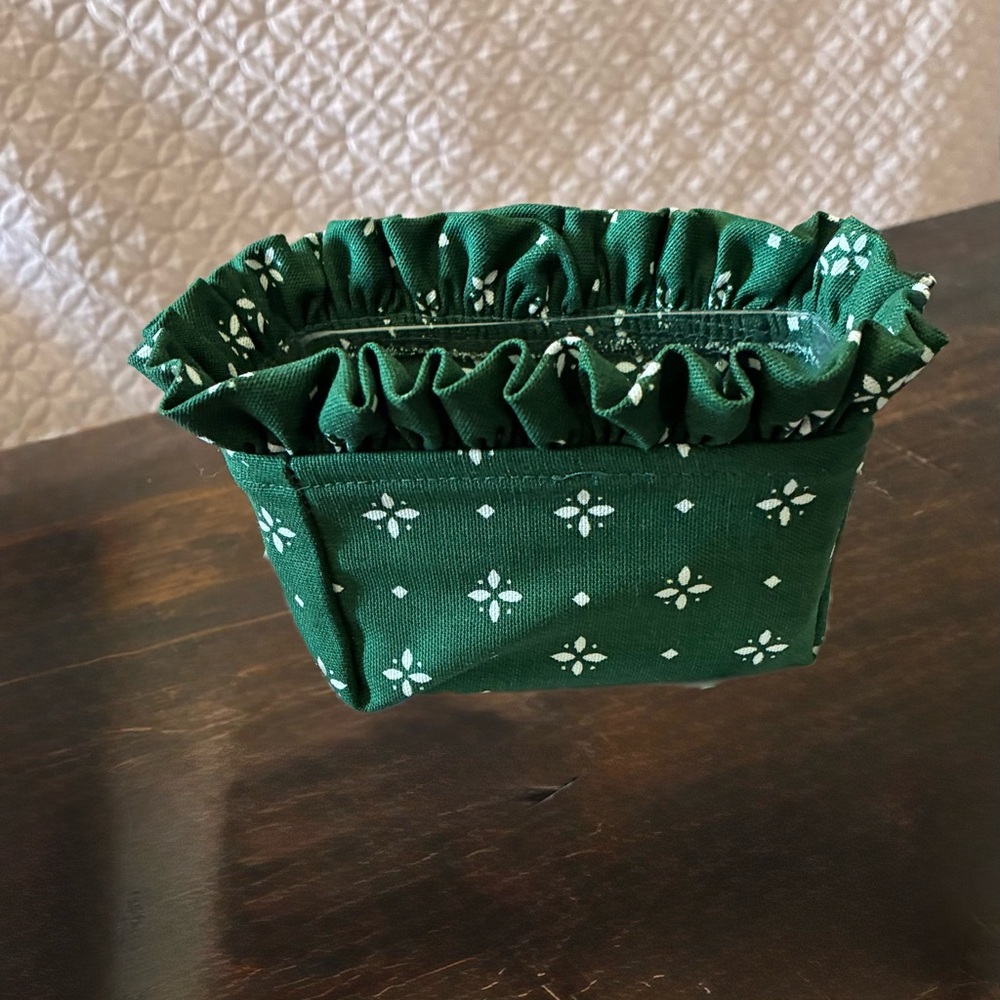 Longaberger
HERITAGE GREEN & WHITE Diamond Floral LINER with plastic protector